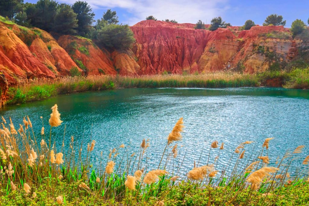 Posti da visitare in Italia Lago di Bauxite